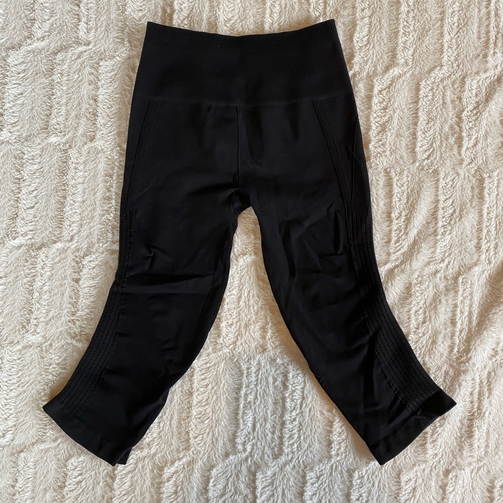 Lululemon Flow and Go Crops Dark Carbon sz 6